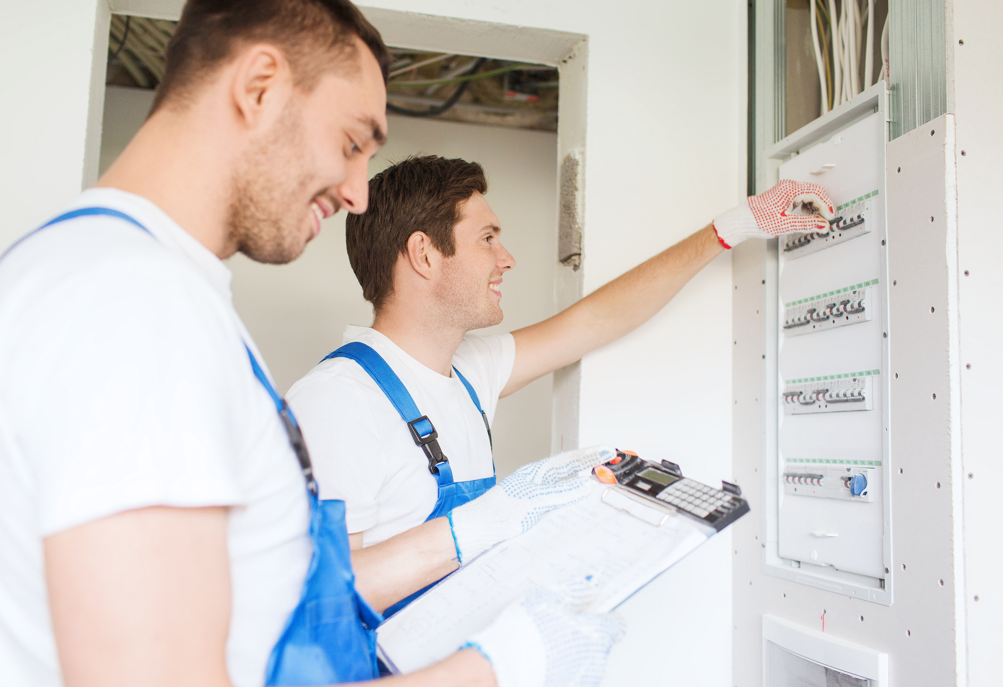 3 Reasons to Hire a Professional Company to Fix Your Electrical Panels